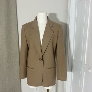 Woman’s Vintage Sag Harbor 100% Wool Petite Blazer Jacket Size 6 Camel/Tan Color